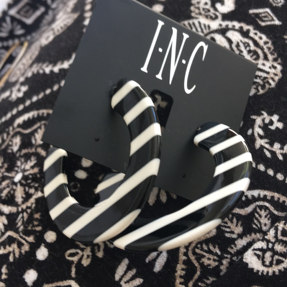 NWT INC Black and White Hoop Earrings A-42